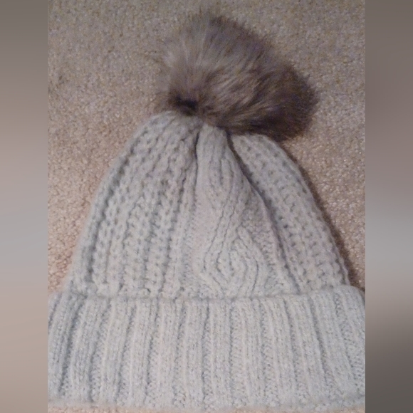 Gray knit toque - Picture 3 of 3